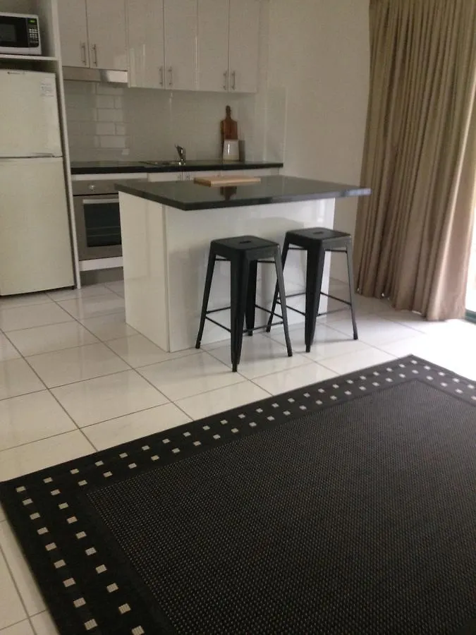 Aparthotel Chez Noosa Resort Motel Sunshine Beach
