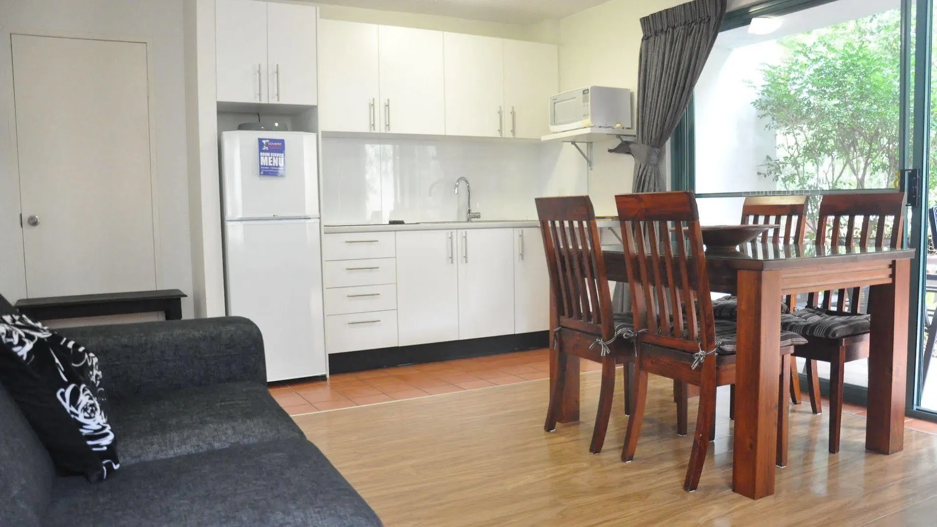 Aparthotel Chez Noosa Resort Motel Sunshine Beach